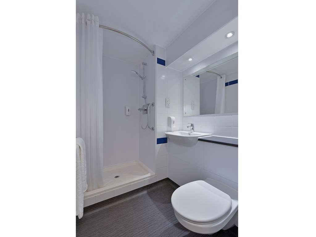 Travelodge Birmingham Central Номер фото