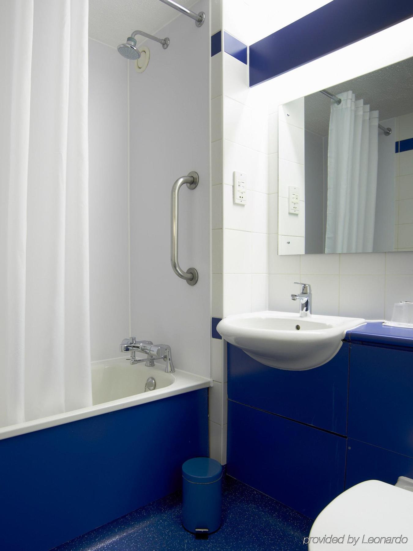 Travelodge Birmingham Central Экстерьер фото