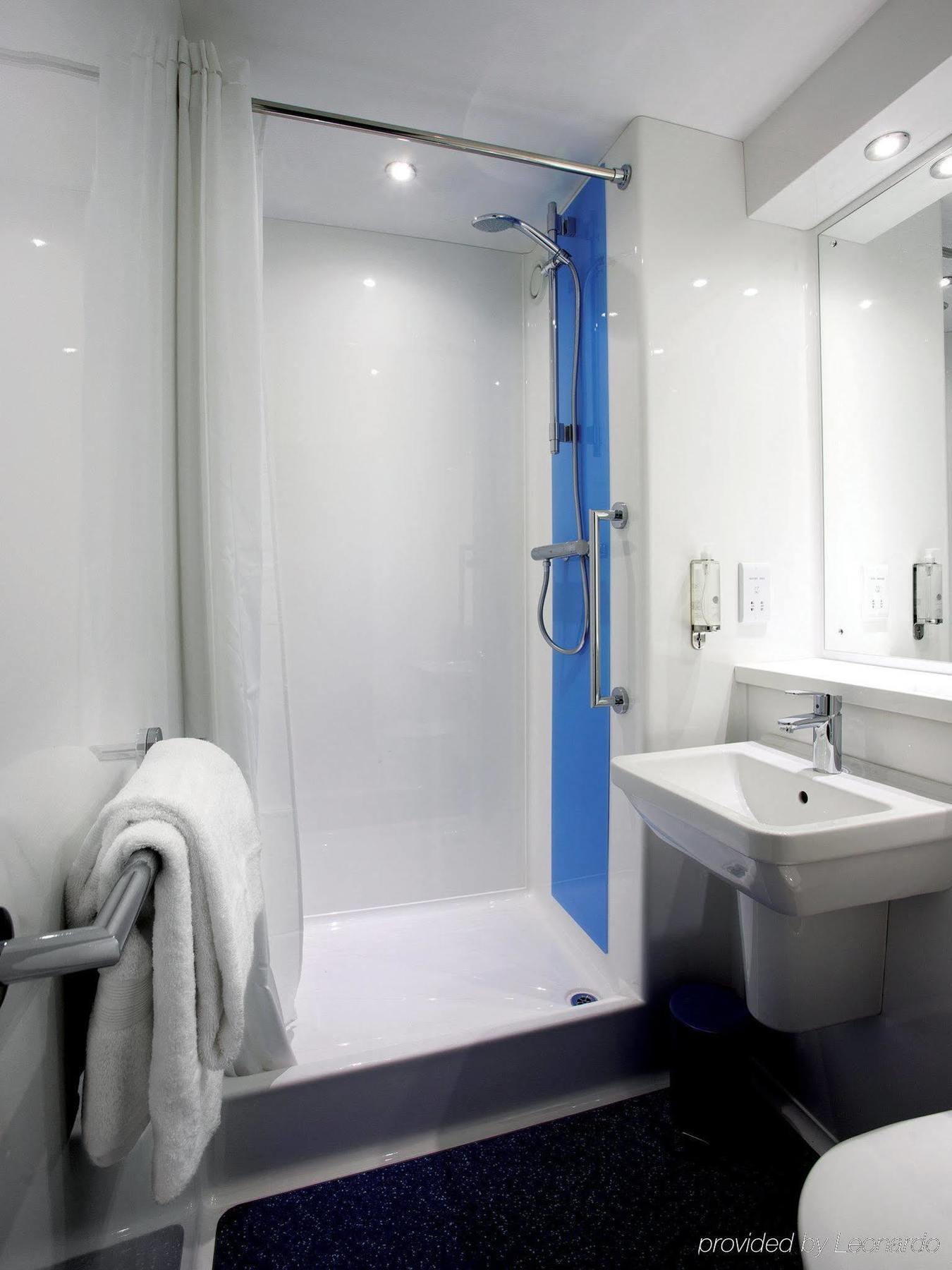 Travelodge Birmingham Central Экстерьер фото