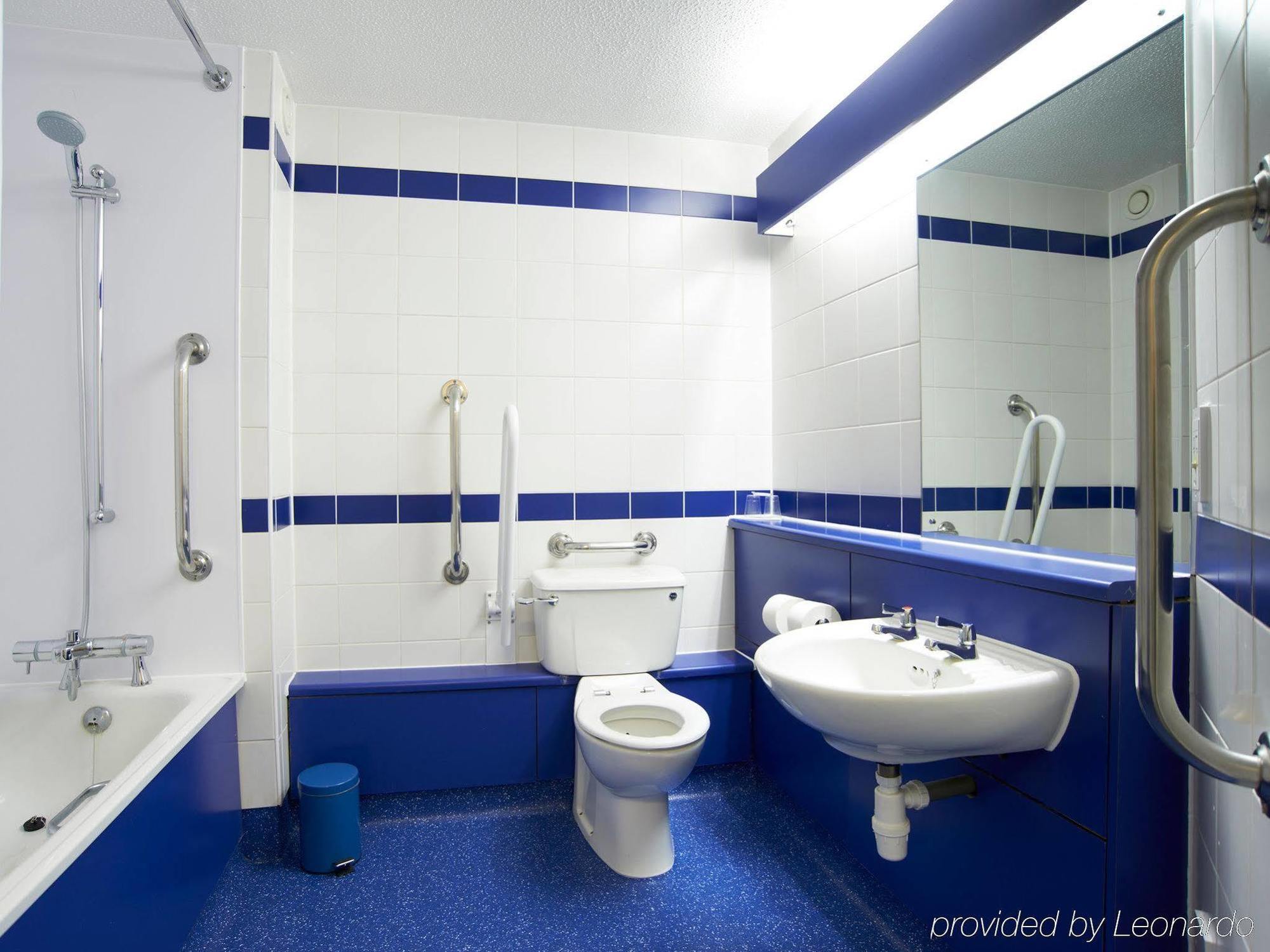 Travelodge Birmingham Central Экстерьер фото