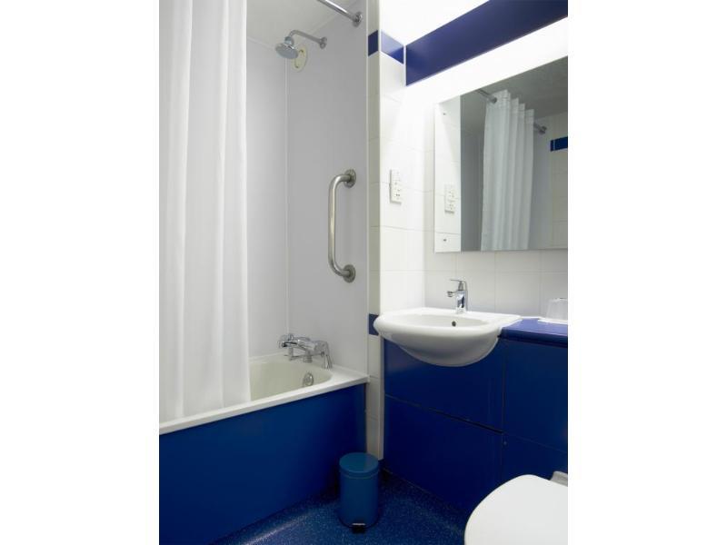 Travelodge Birmingham Central Экстерьер фото